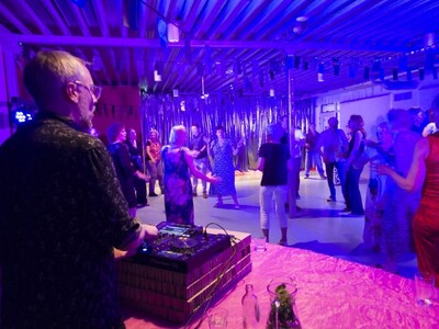2025-07-06-een-geweldig-feest-dankzij-een-heerlijke-maaltijd-en-goede-dansmuziek 2025-07-06-een-geweldig-feest-dankzij-een-heerlijke-maaltijd-en-goede-dansmuziek